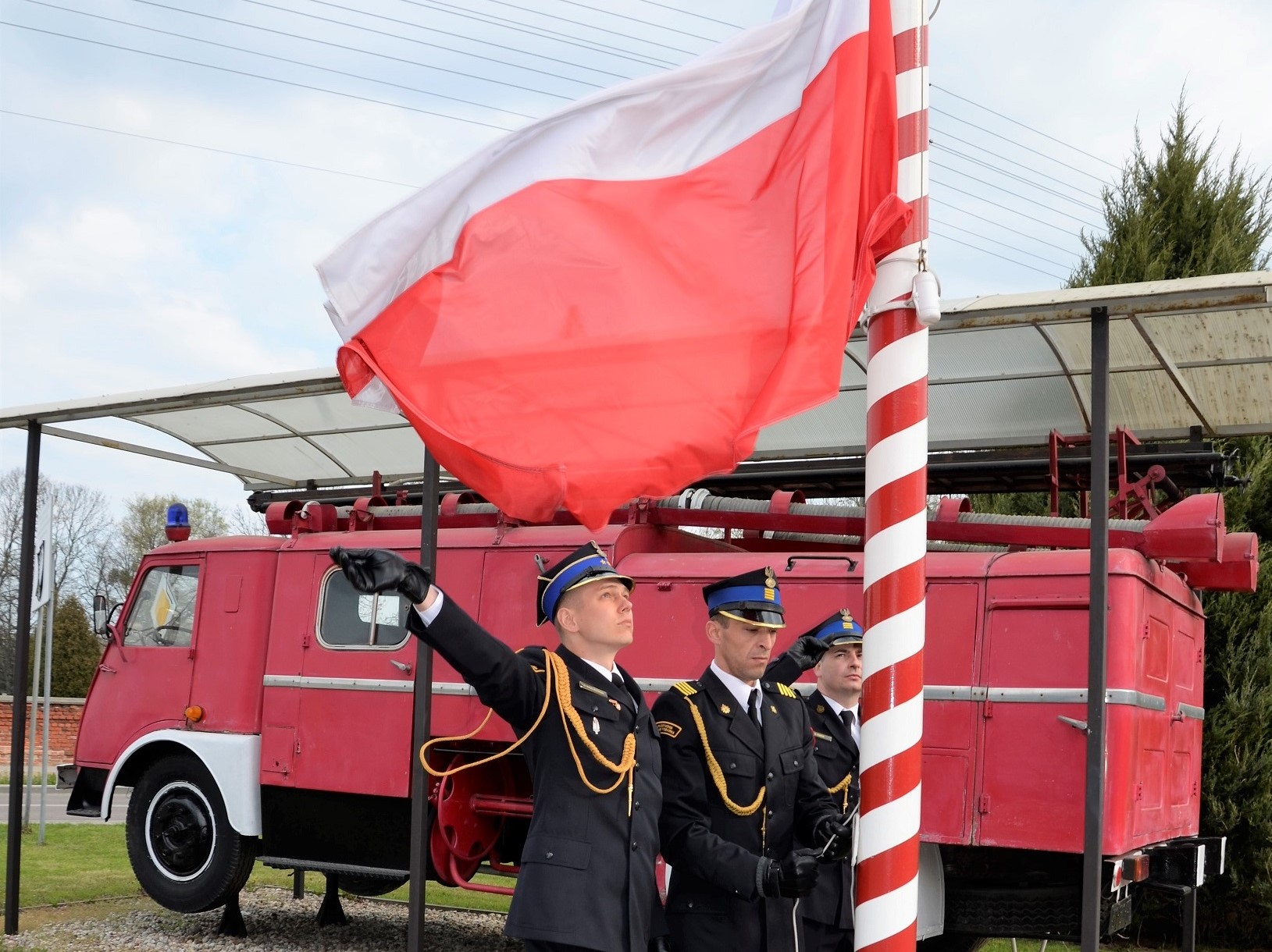  Uroczysta zmiana służby z okazji Dnia Flagi Rzeczypospolitej Polskiej